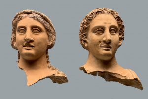 Busto femminile e maschile, probabili statue di culto